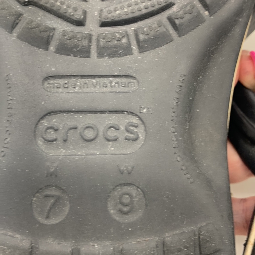Crocs Black flip flops with white accent Size W9 M7. CR3666C - Picture 7 of 7